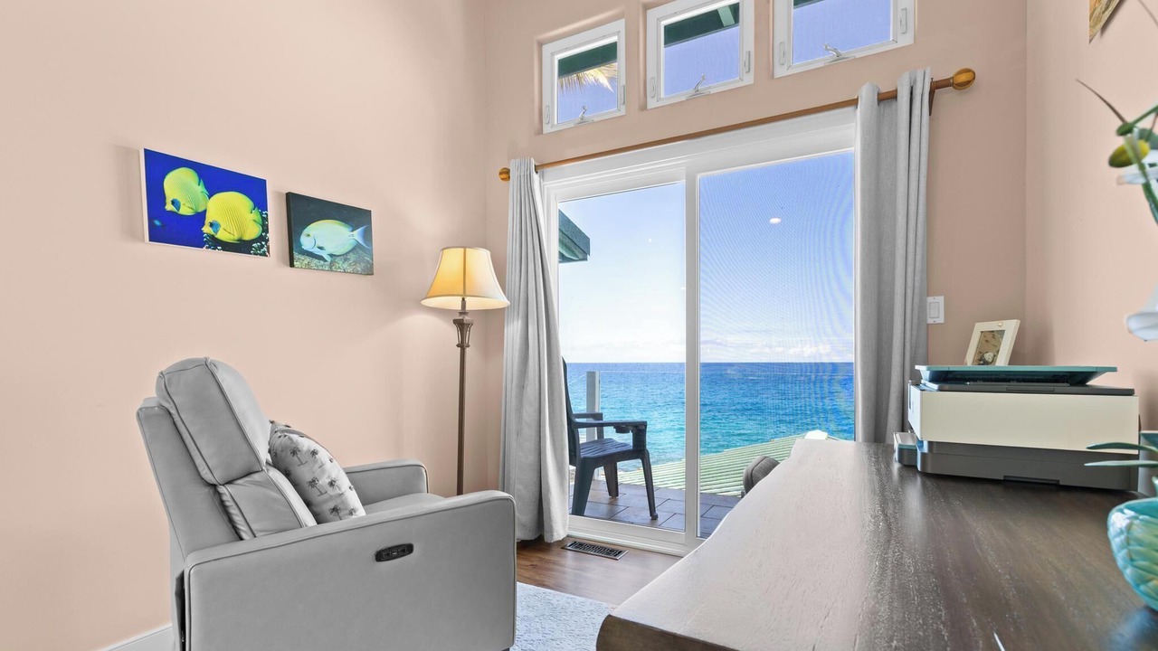 Photo of Livingroom in Kahaluu Bay