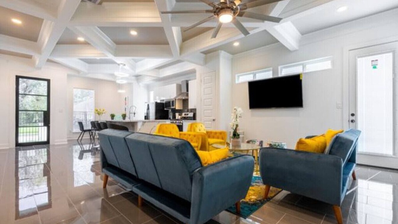Photo of Livingroom in Northside