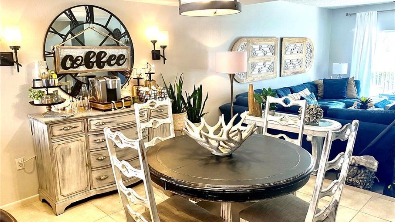 Photo of Livingroom in Capri Isle