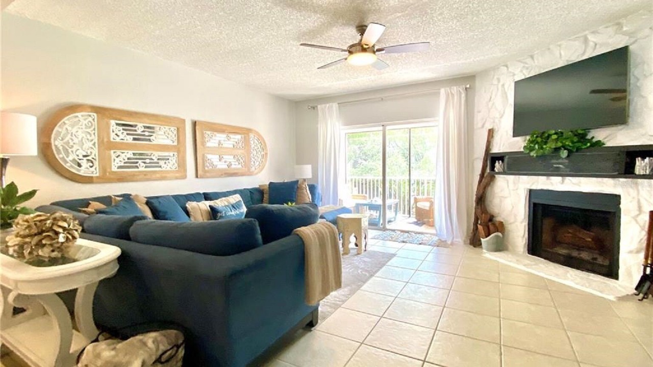 Photo of Livingroom in Capri Isle