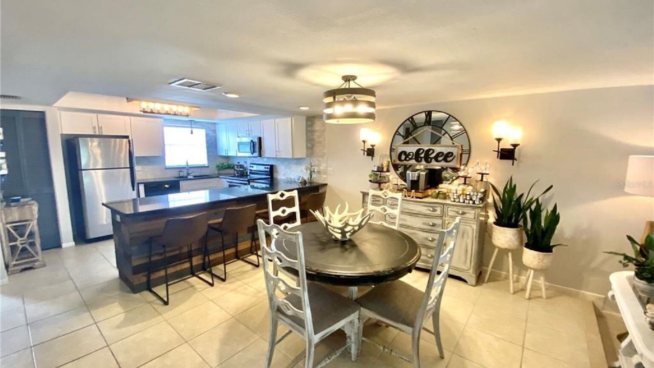 Photo of Bedroom in Capri Isle