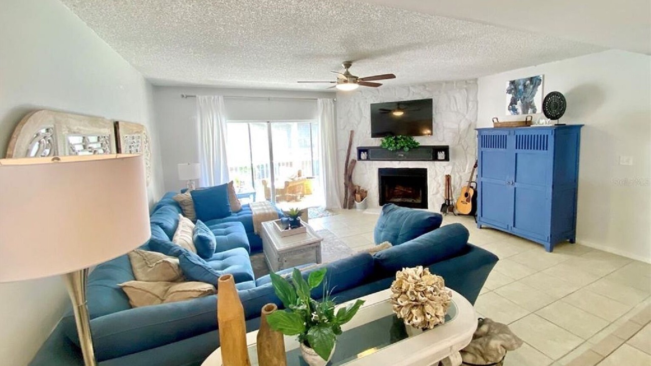 Photo of Livingroom in Capri Isle