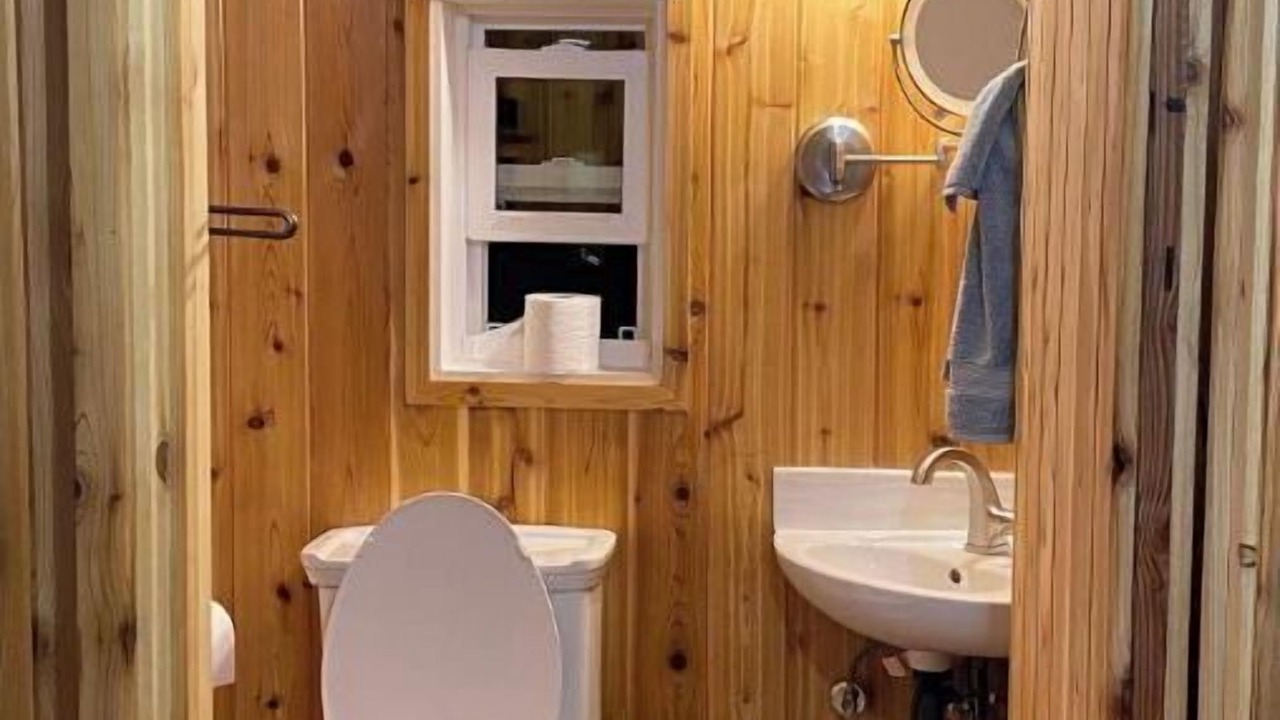 Photo of Bathroom in Kukuihaele