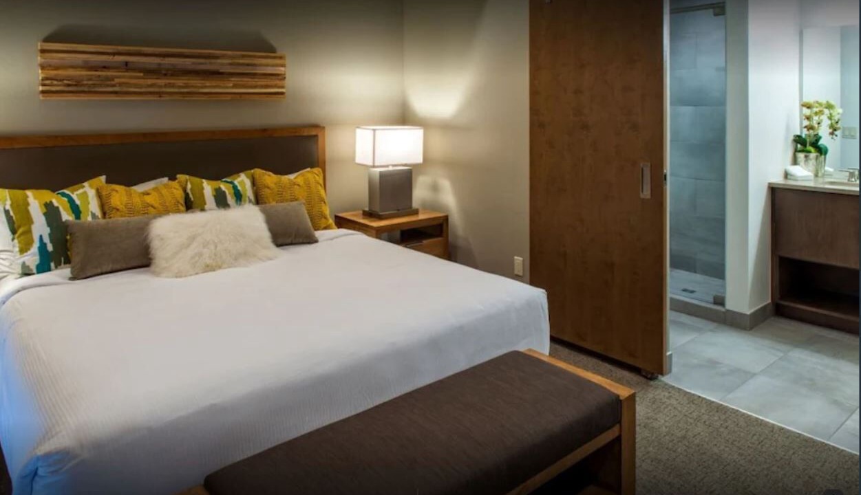 Photo of Bedroom in Peak 8