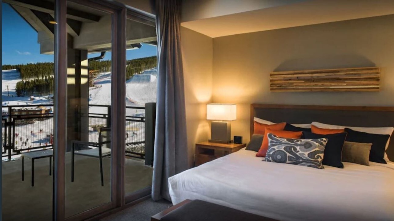 Photo of Bedroom in Peak 8