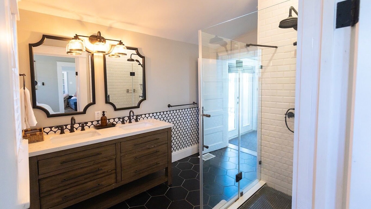 Photo of Bathroom in Bayshore Gardens