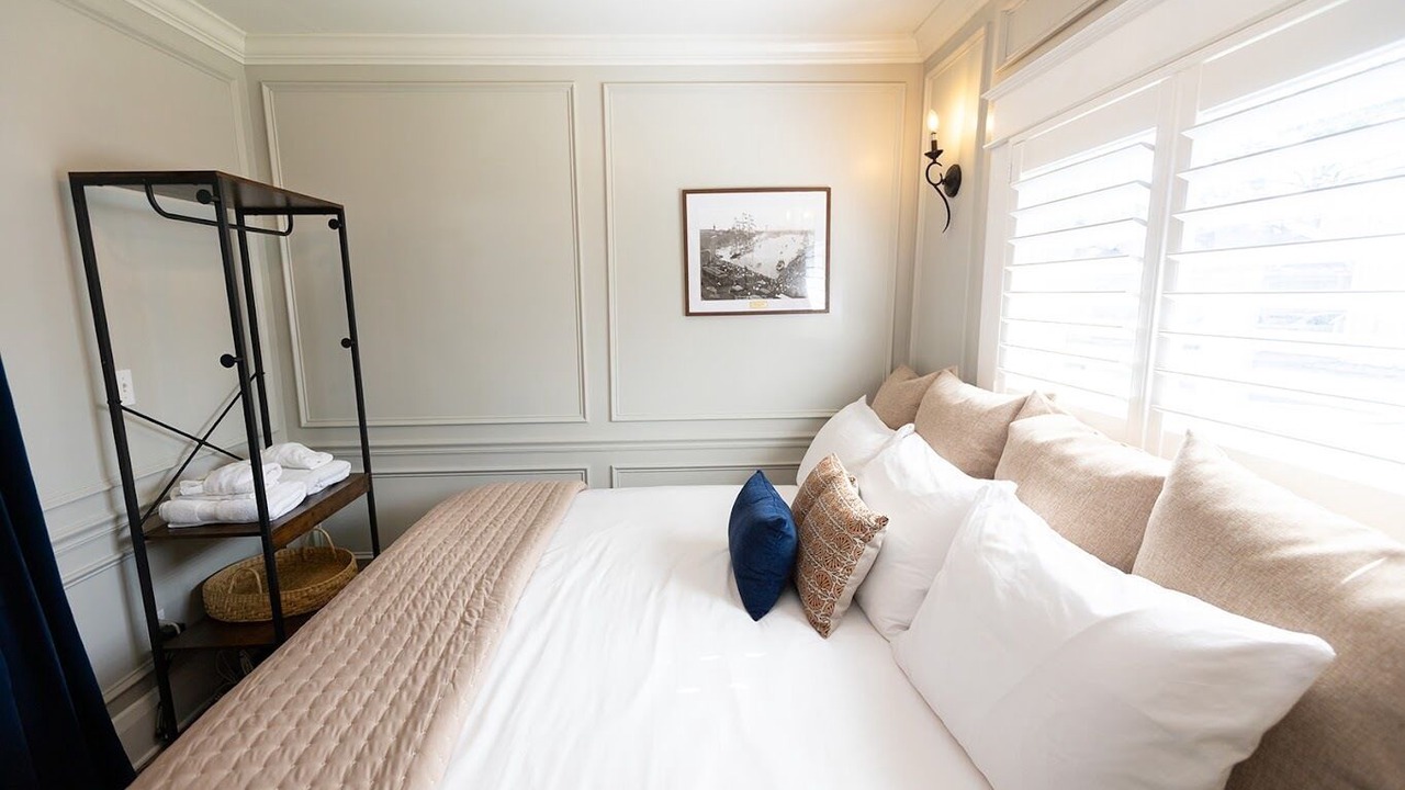Photo of Bedroom in Bayshore Gardens