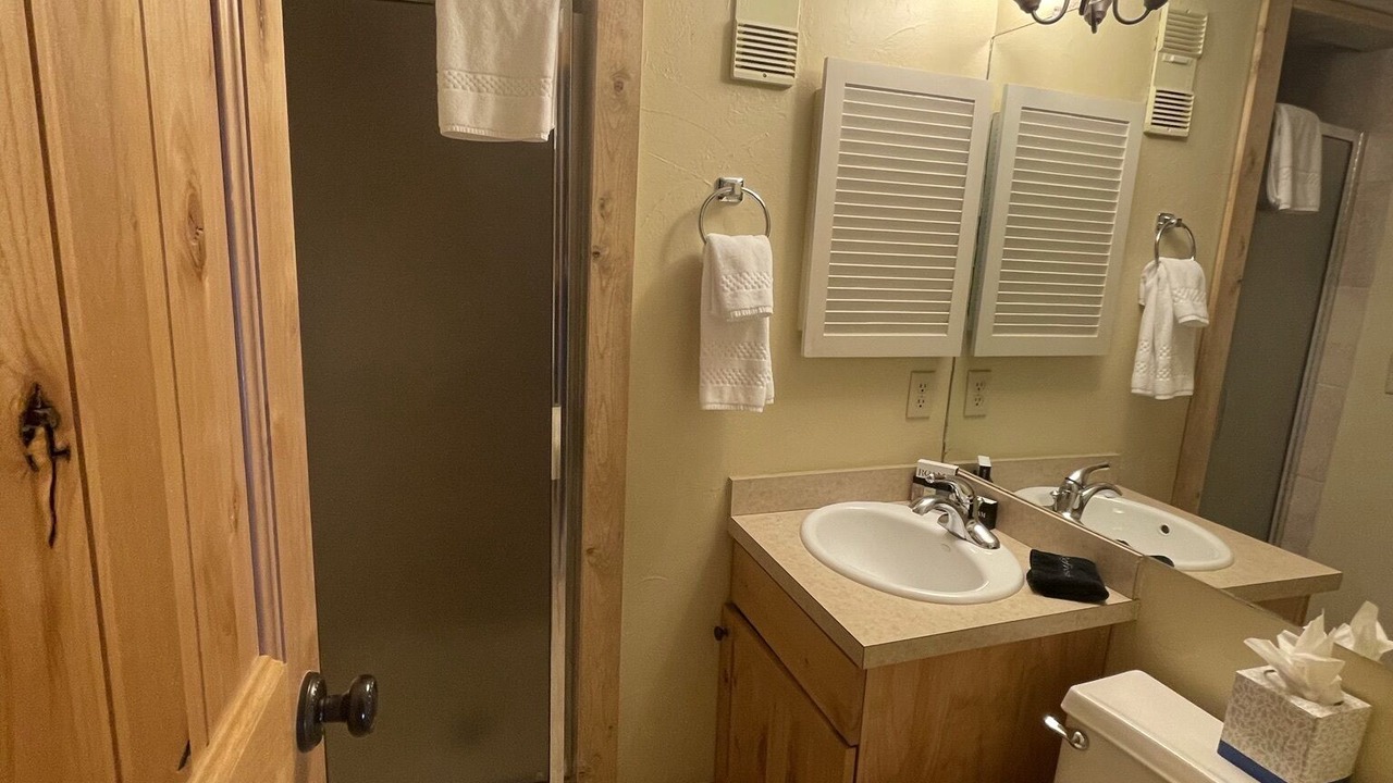 Photo of Bathroom in Peak 9