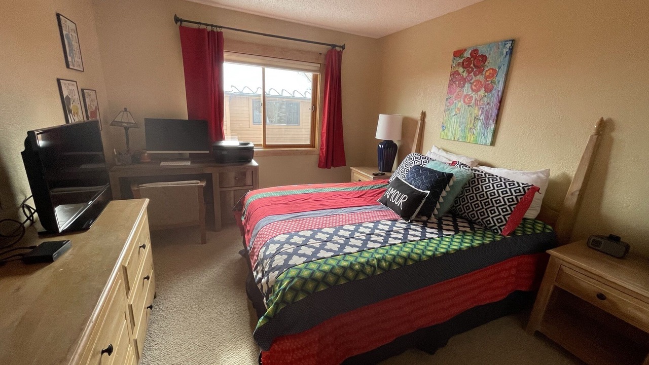 Photo of Bedroom in Peak 9