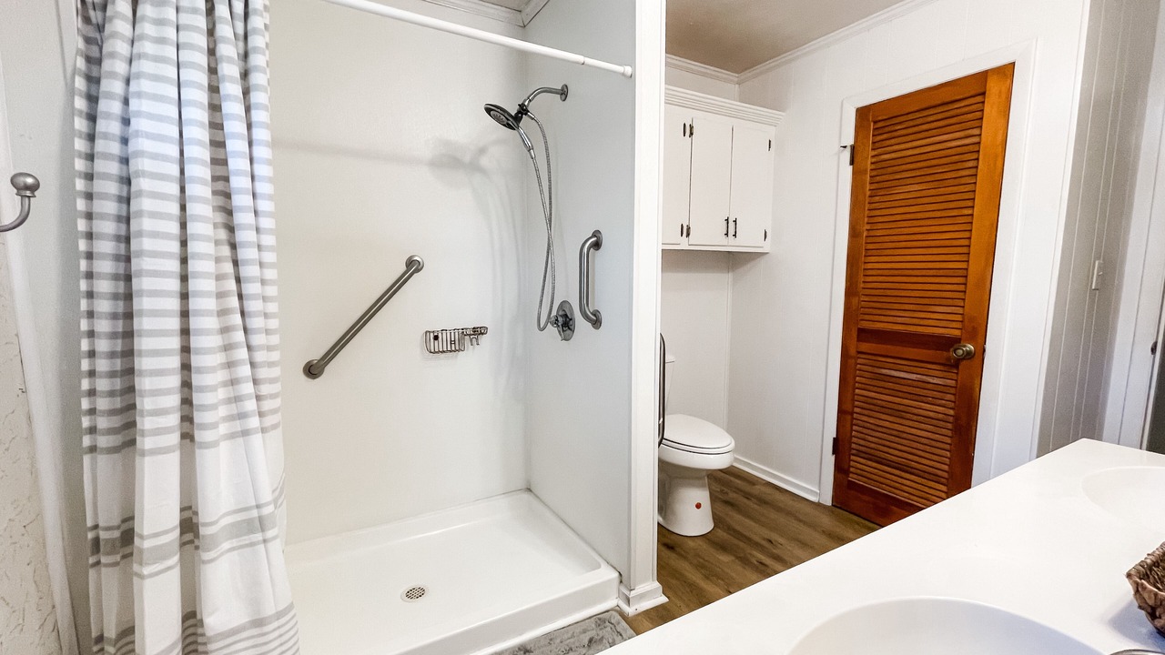 Photo of Bathroom in Ash
