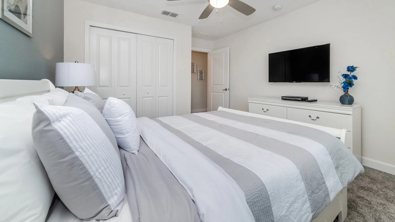 Photo of Bedroom in Bay Lake