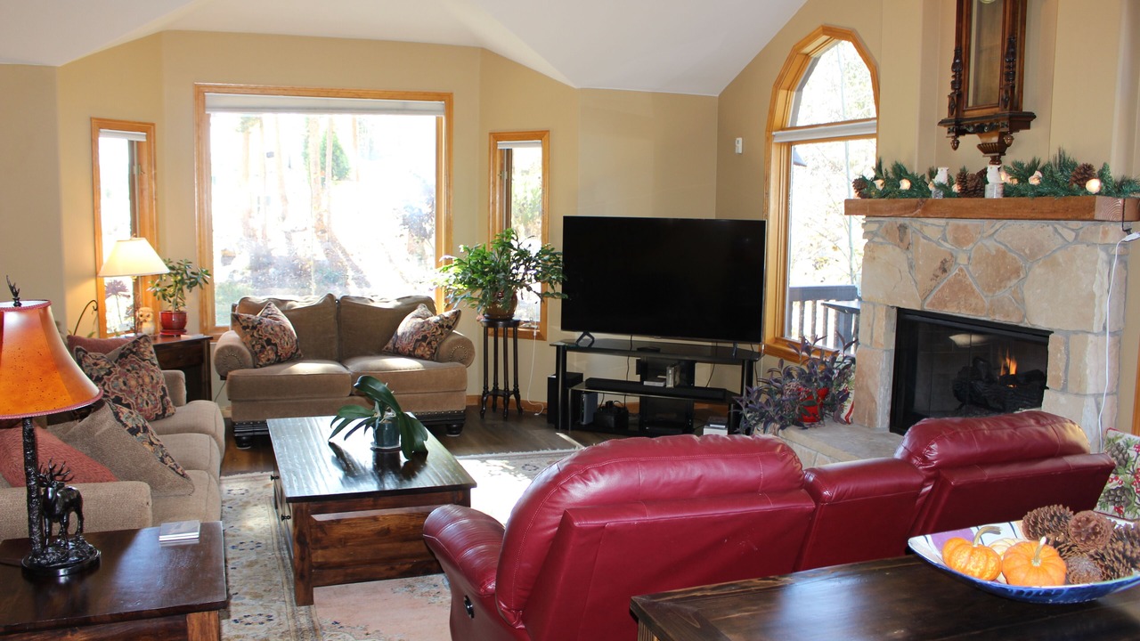Photo of Livingroom in Three Peaks