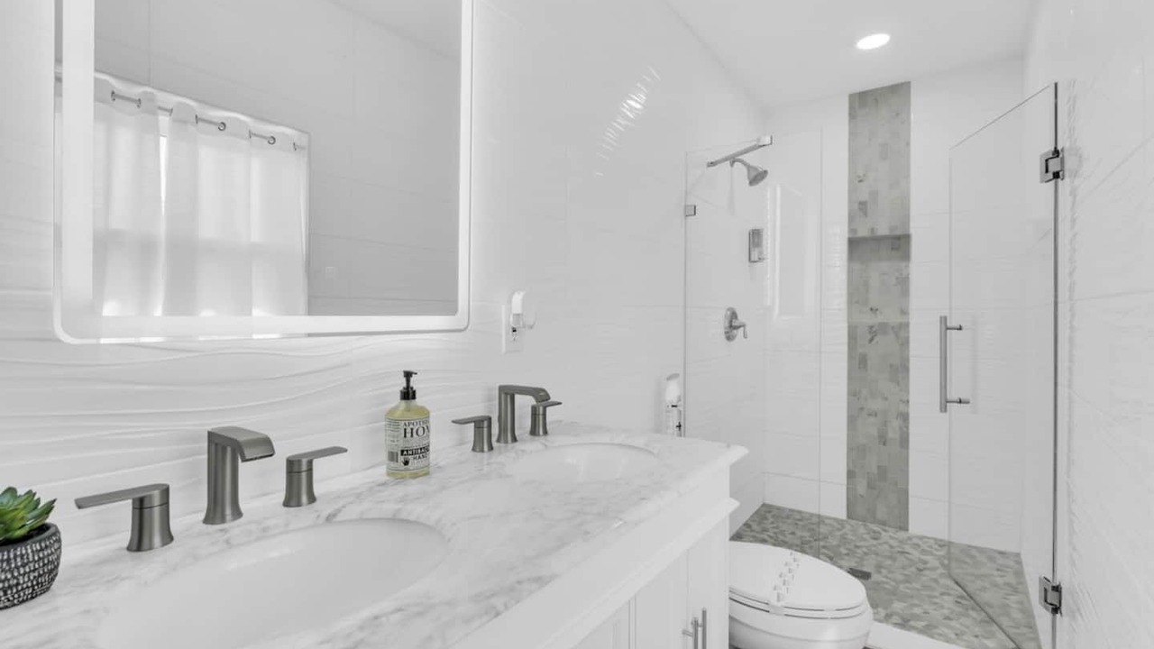 Photo of Bathroom in South Poinsettia