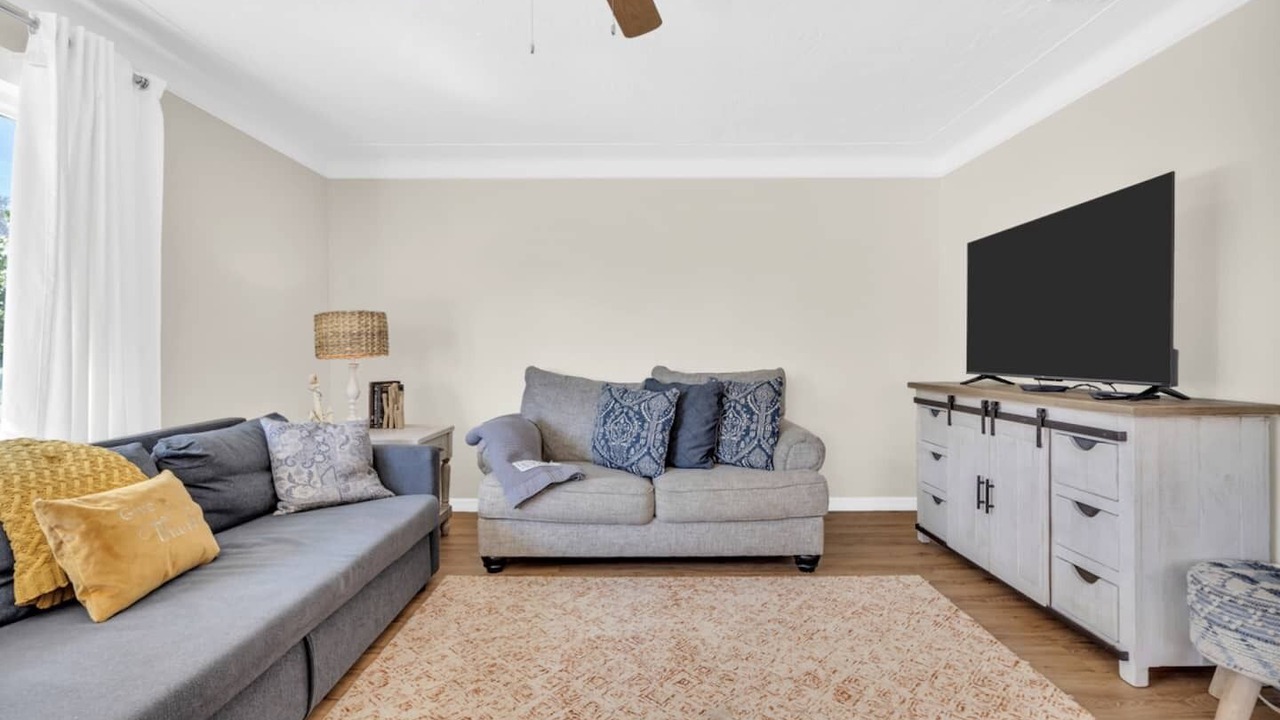 Photo of Livingroom in South Poinsettia