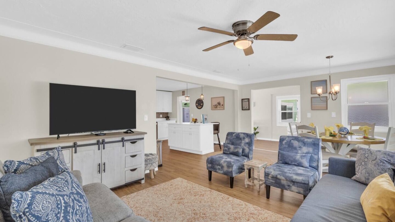 Photo of Livingroom in South Poinsettia