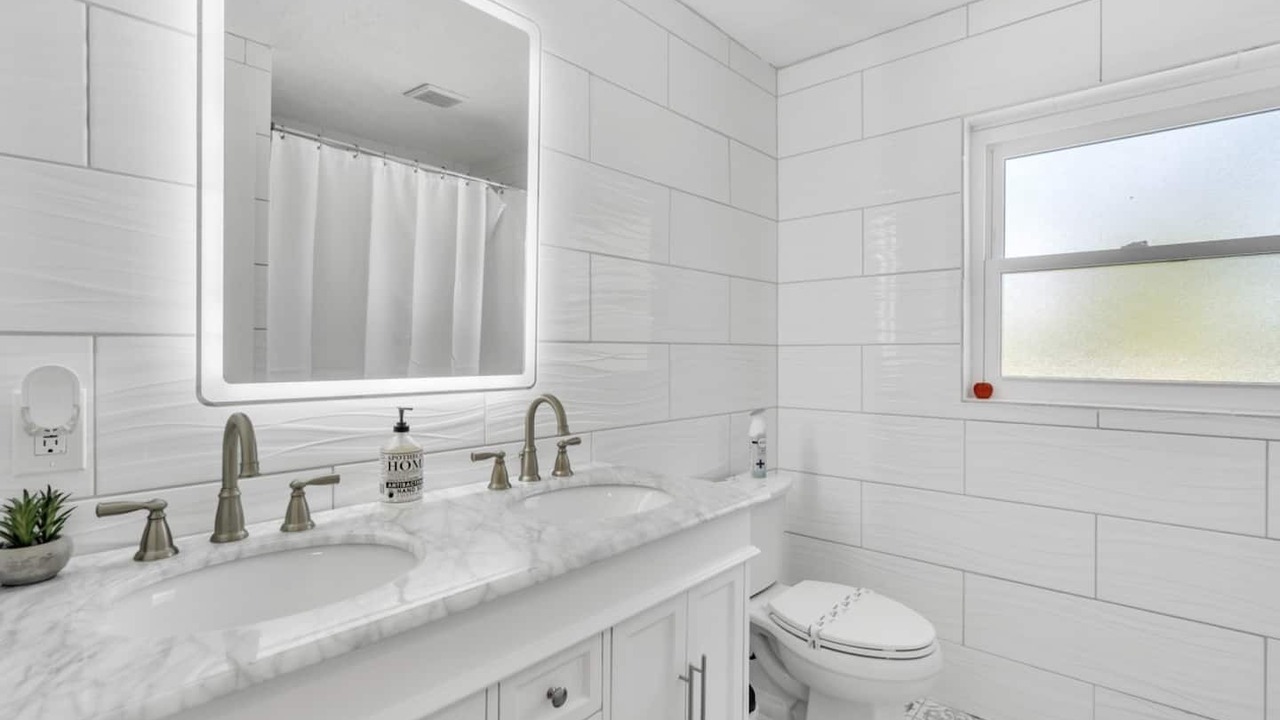 Photo of Bathroom in South Poinsettia