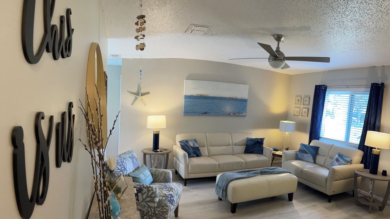 Photo of Livingroom in Somerset Lakes