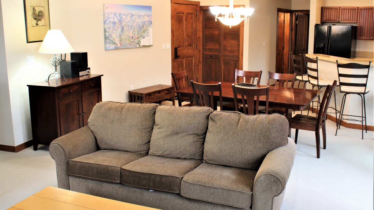 Photo of Bedroom in Peak 9