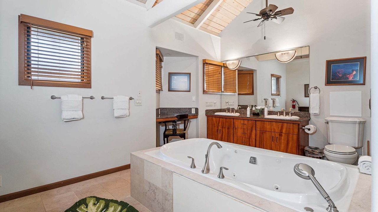 Photo of Bathroom in Kahaluu Bay