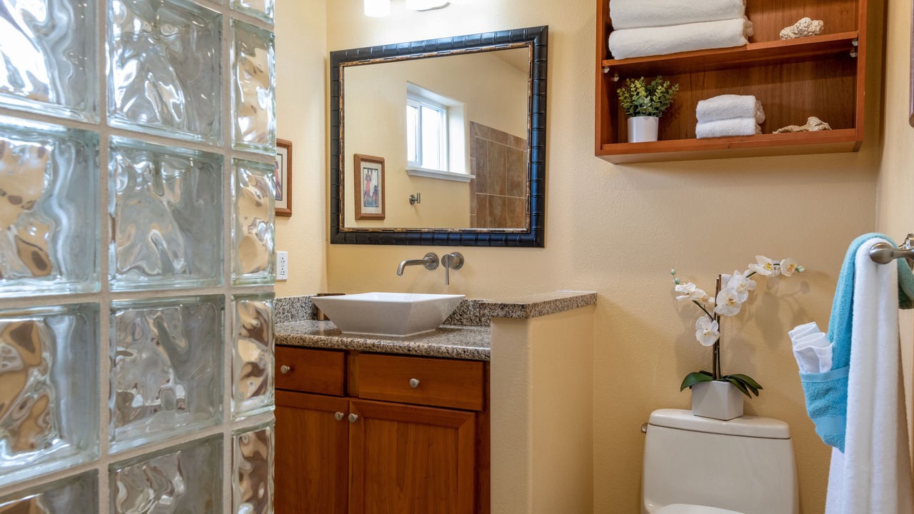 Photo of Bathroom in Kahaluu Bay