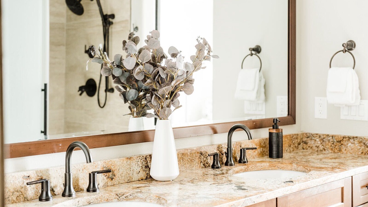 Photo of Bathroom in Peak 8