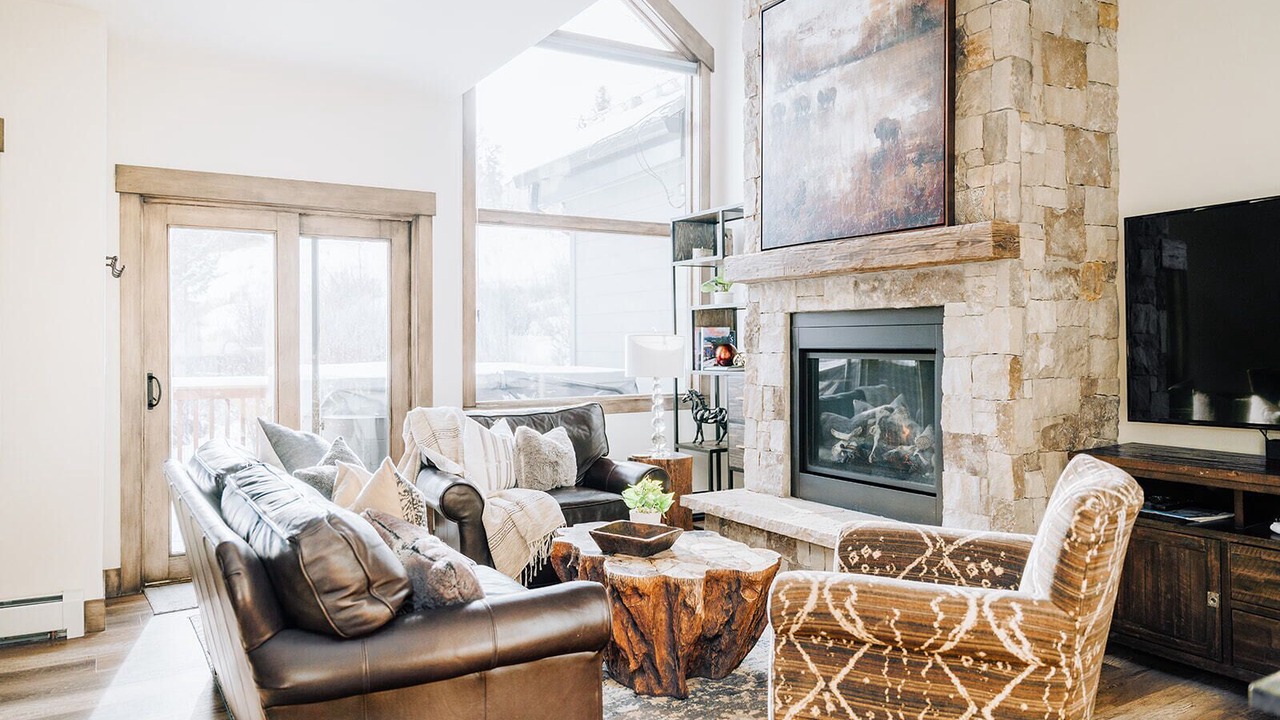 Photo of Livingroom in Peak 8