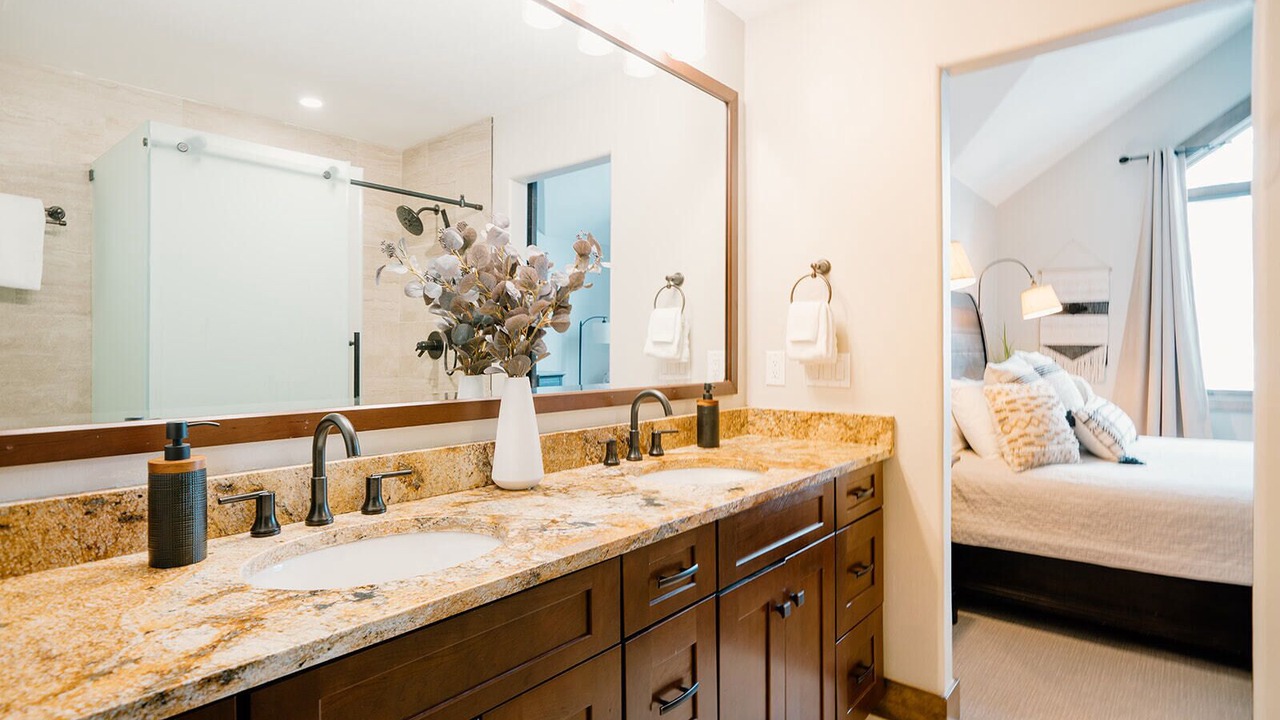 Photo of Bathroom in Peak 8