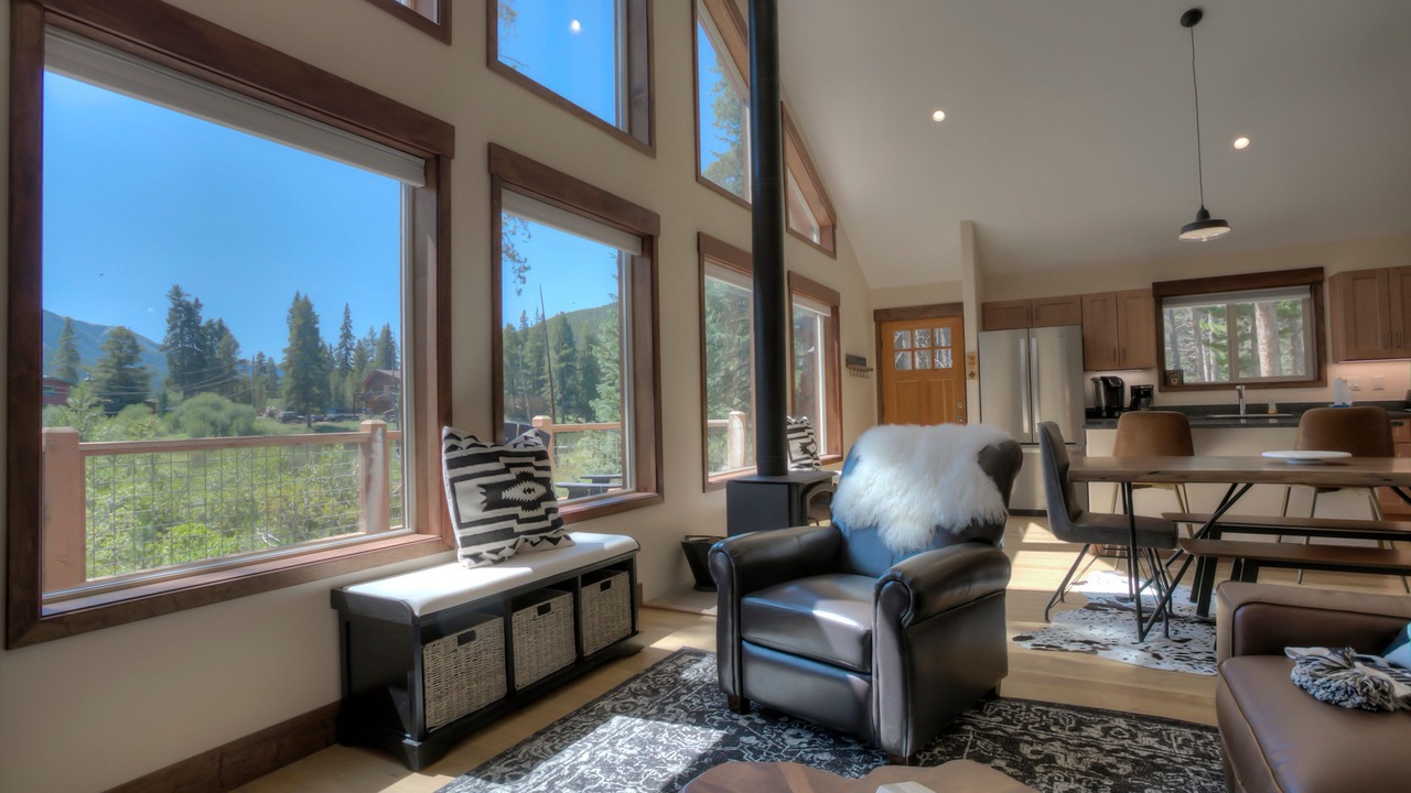 Photo of Livingroom in Blue Rock Springs