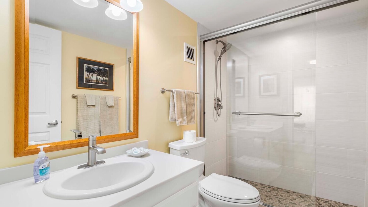 Photo of Bathroom in Kahaluu Bay
