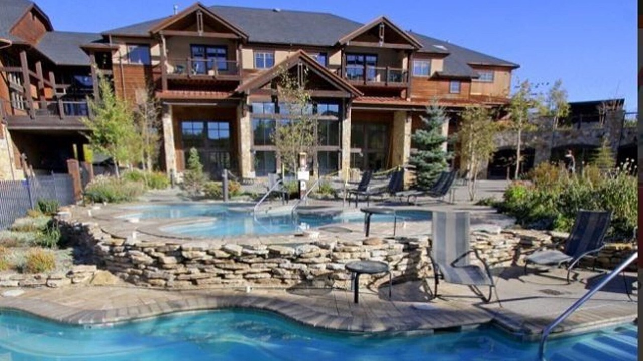 Photo of Outdoor in Four O'Clock