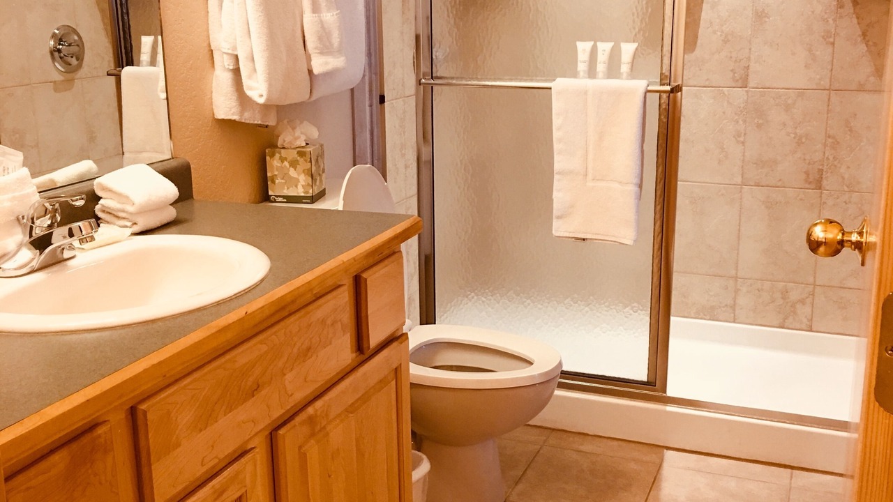 Photo of Bathroom in Four O'Clock