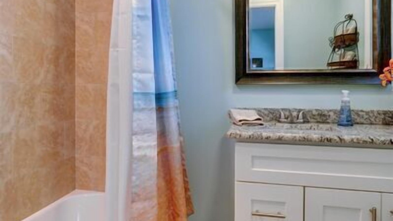 Photo of Bathroom in Anona
