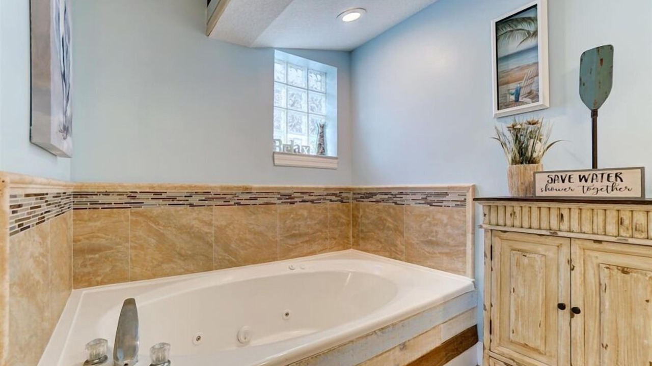 Photo of Bathroom in Anona