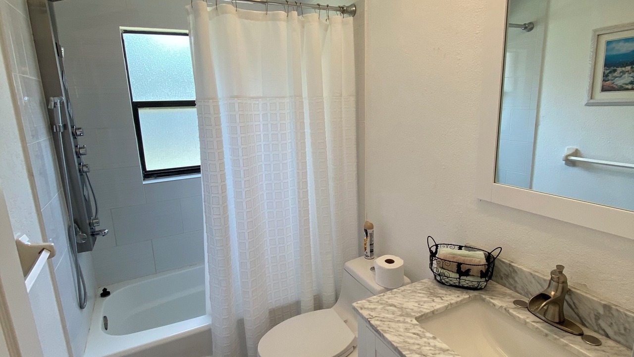 Photo of Bathroom in Somerset Lakes