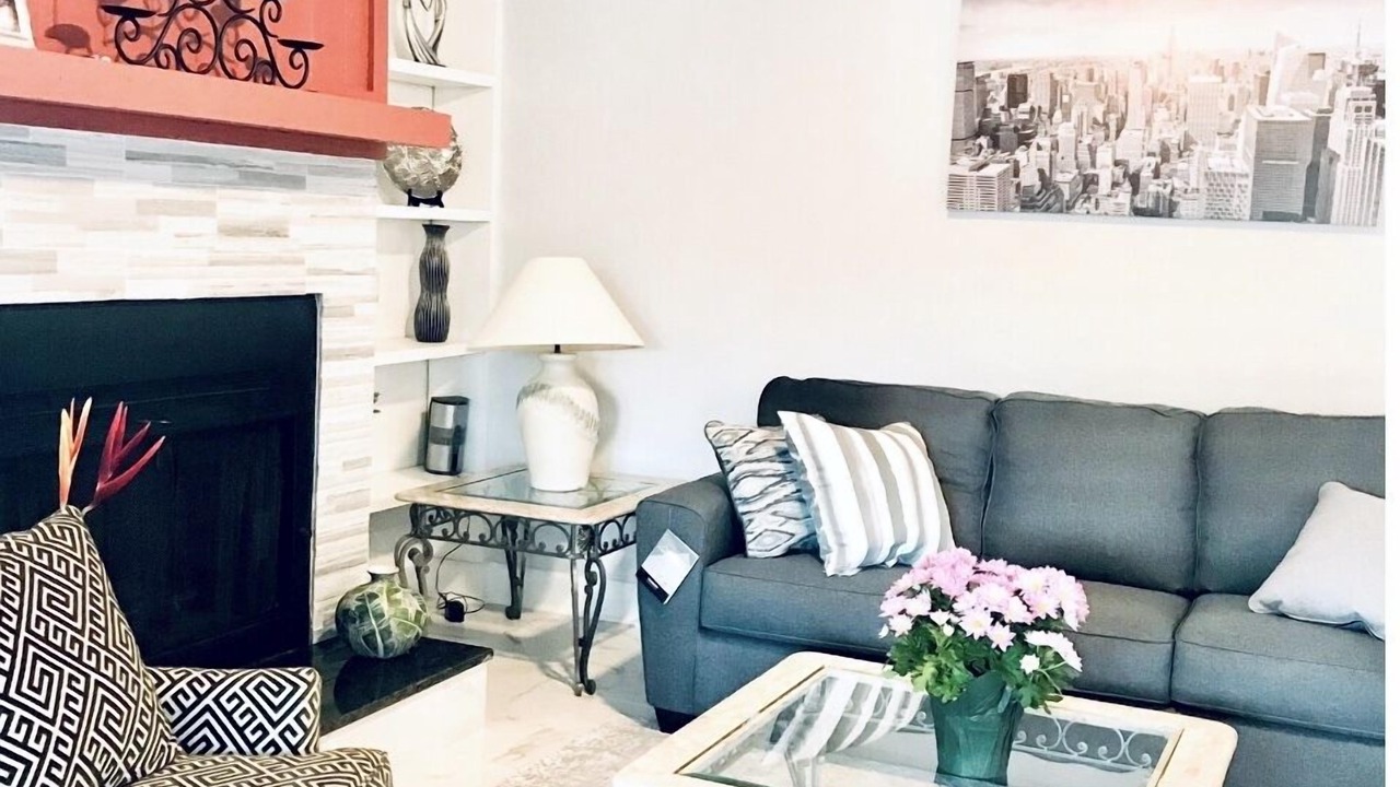 Photo of Livingroom in Somerset Lakes
