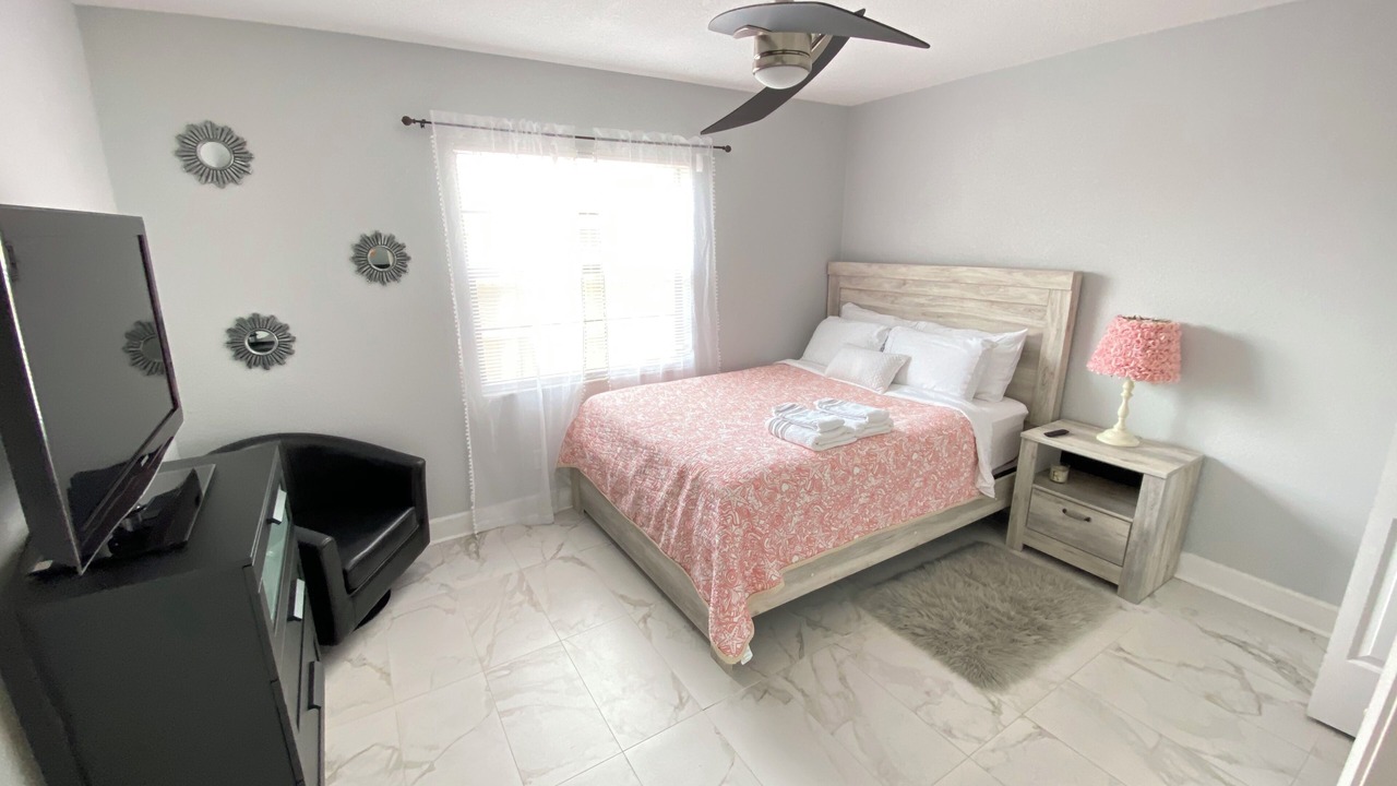 Photo of Bedroom in Somerset Lakes