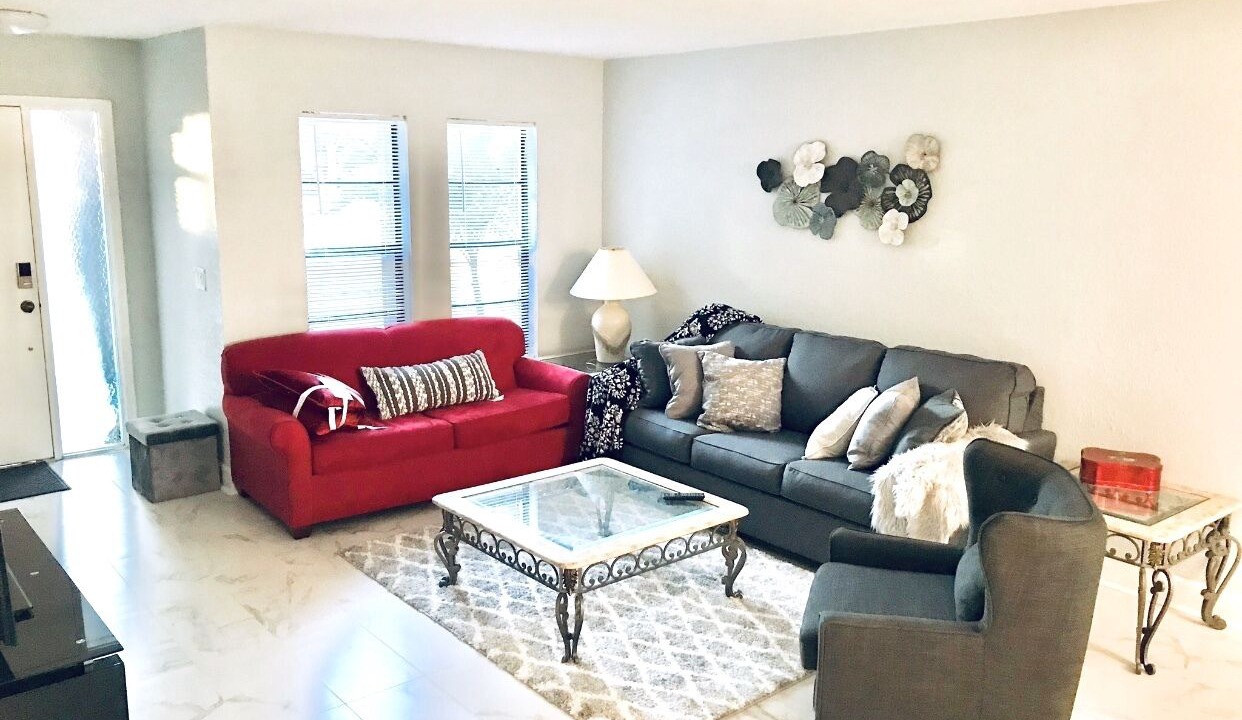 Photo of Livingroom in Somerset Lakes