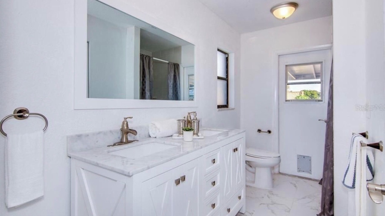 Photo of Bathroom in Somerset Lakes