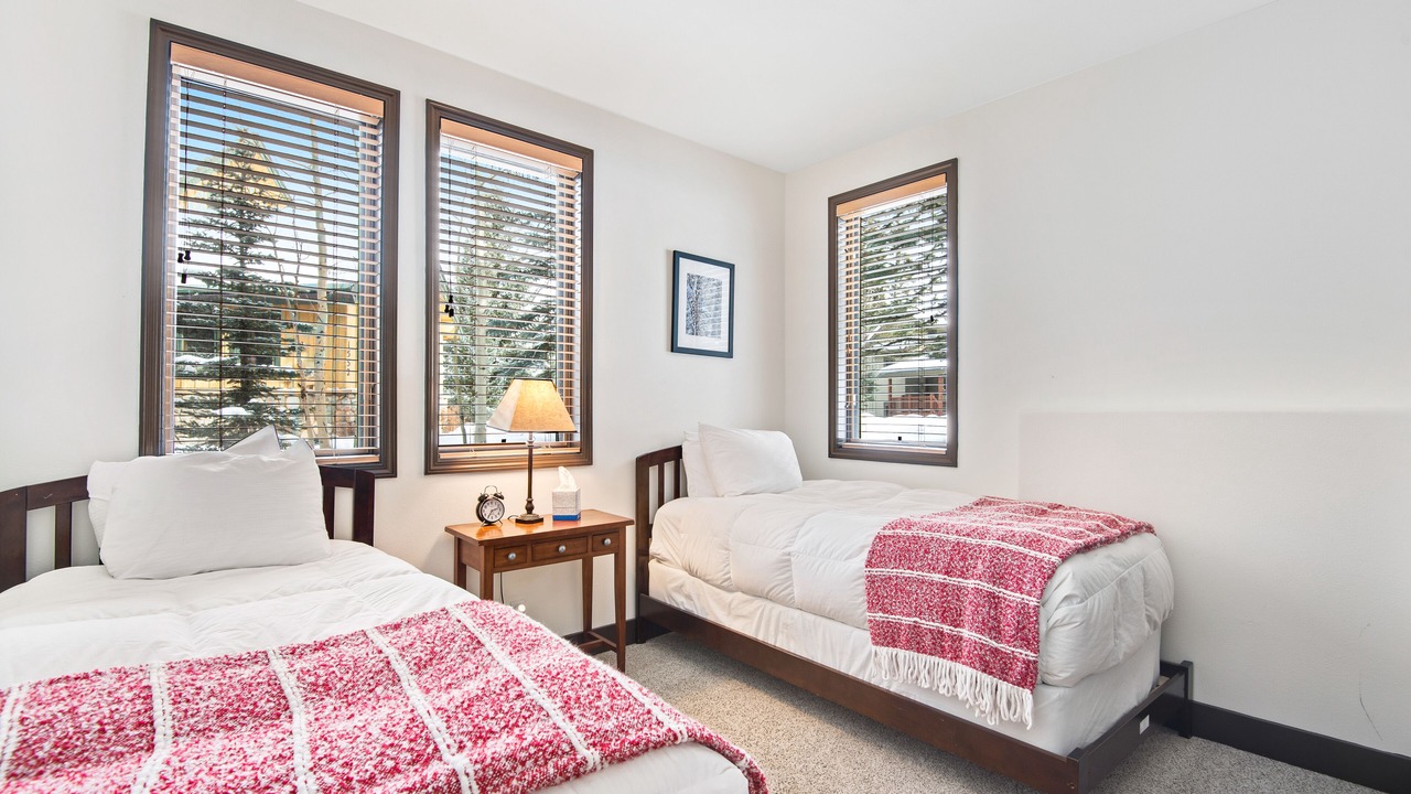 Photo of Bedroom in Peak 8