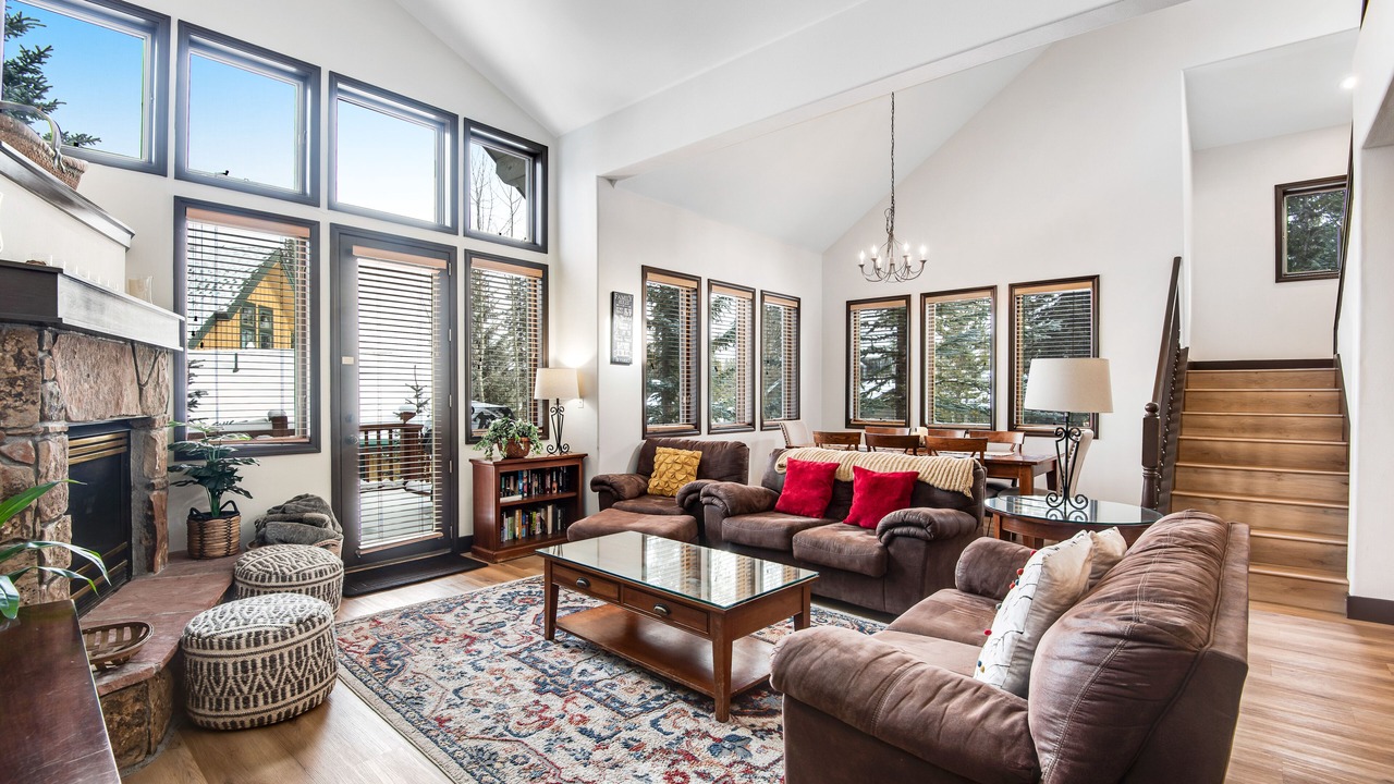 Photo of Livingroom in Peak 8