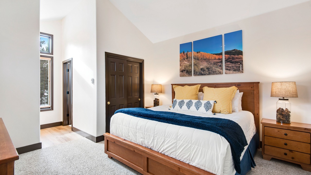 Photo of Bedroom in Peak 8
