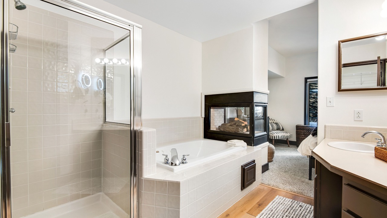 Photo of Bathroom in Peak 8