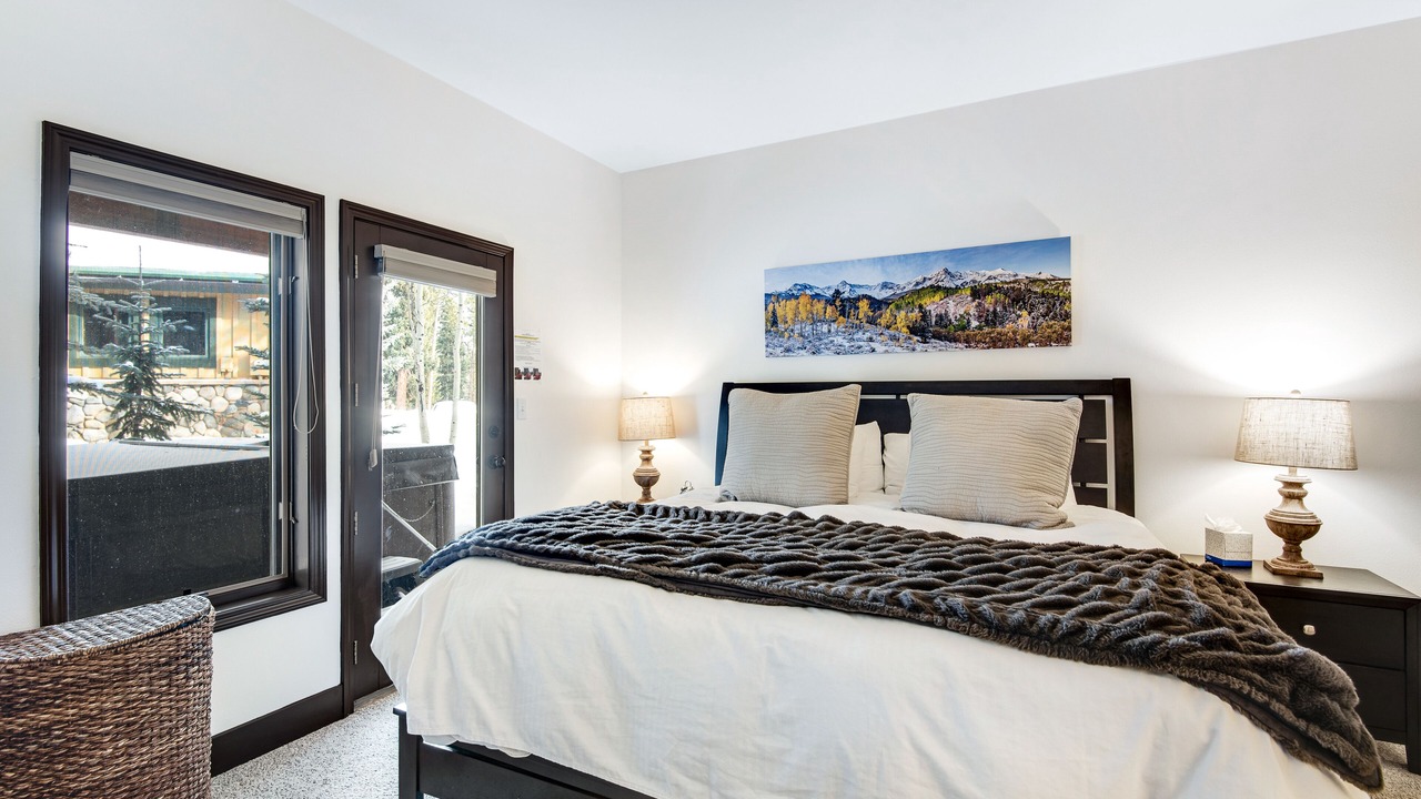 Photo of Bedroom in Peak 8