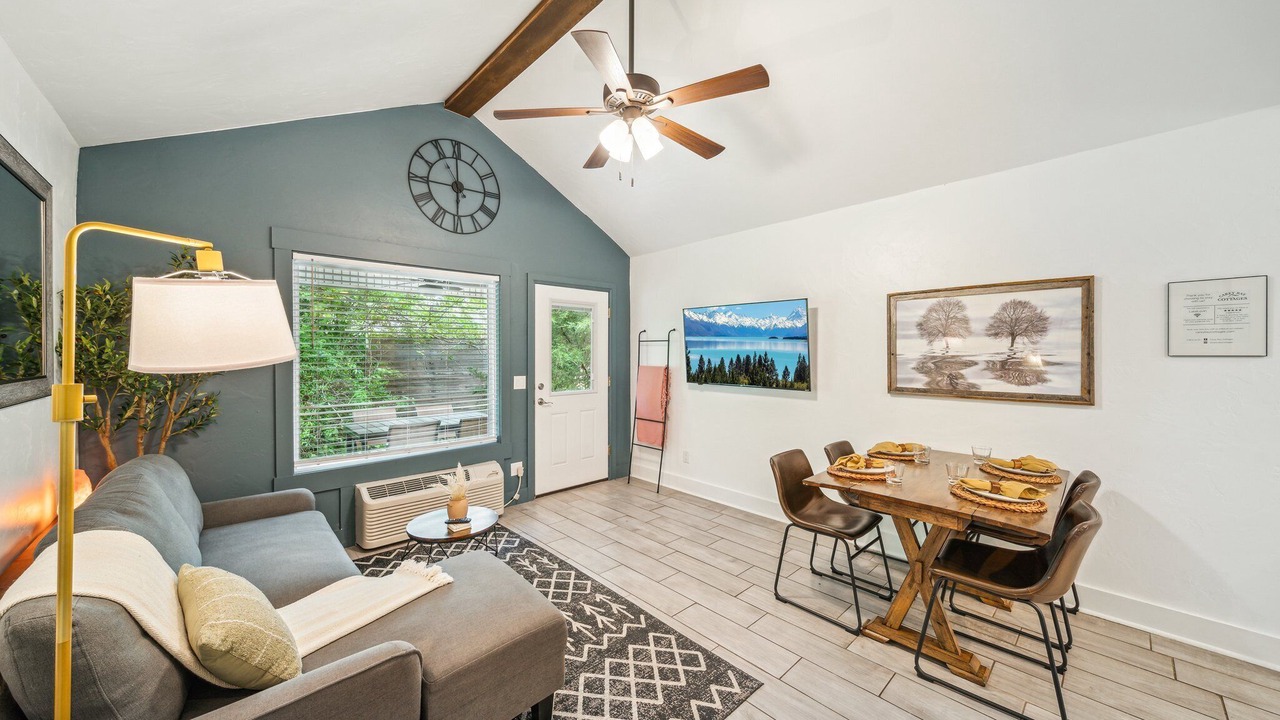 Photo of Livingroom in Grove
