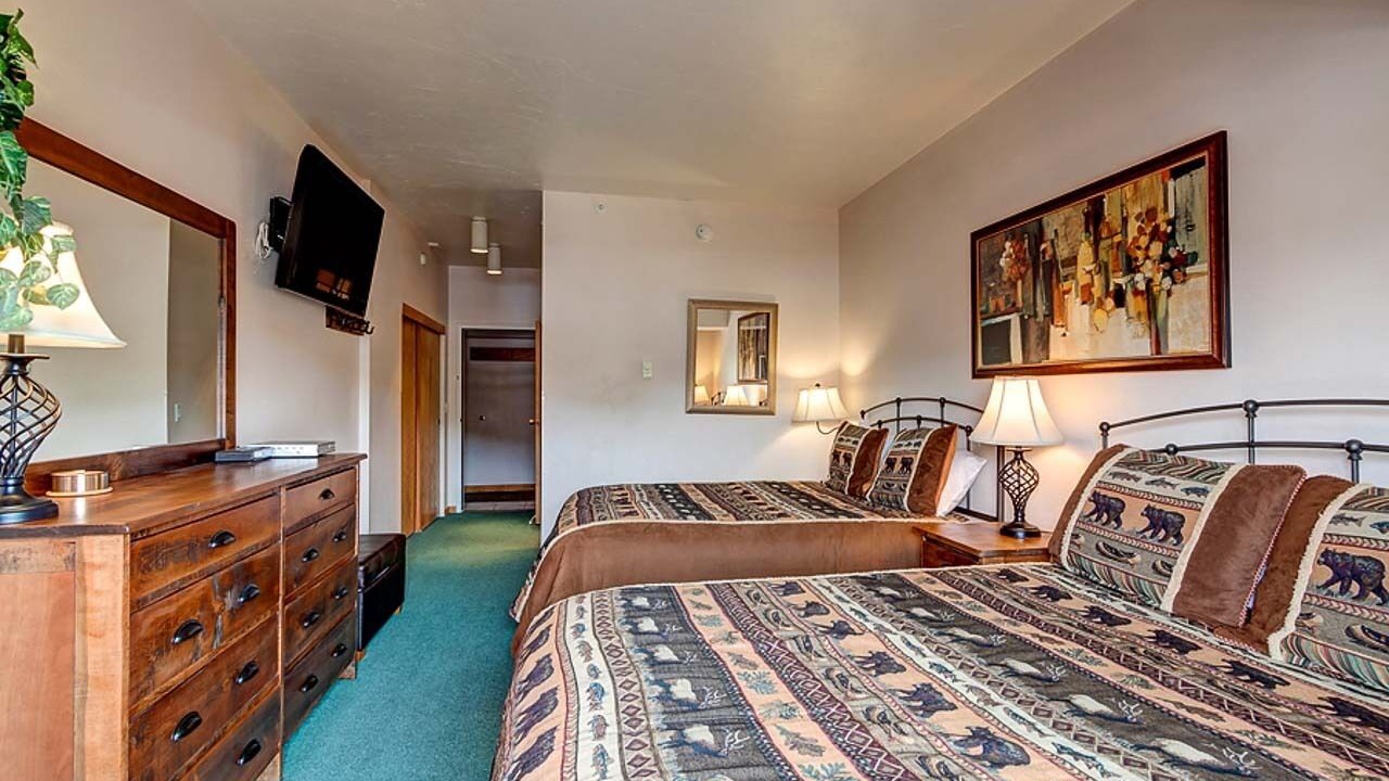 Photo of Bedroom in Peak 9