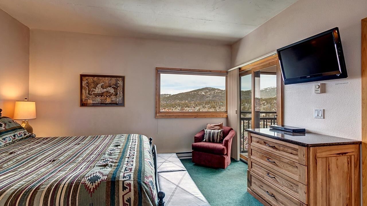 Photo of Bedroom in Peak 9