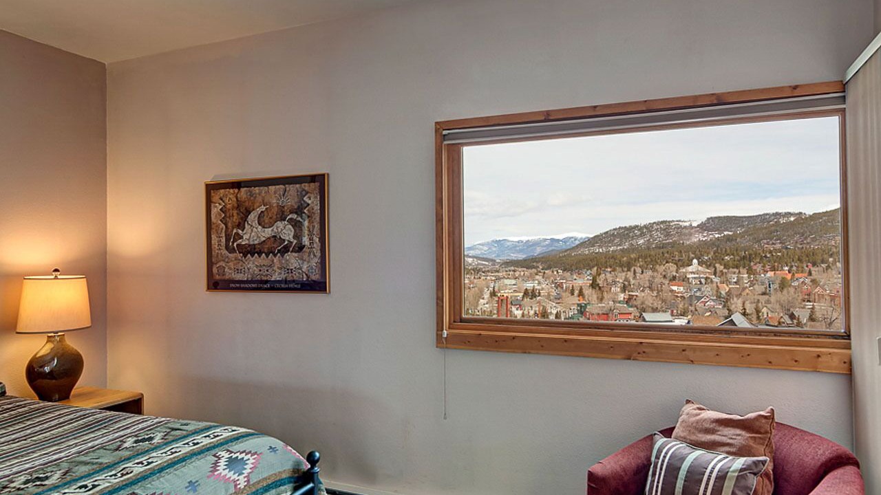 Photo of Bedroom in Peak 9