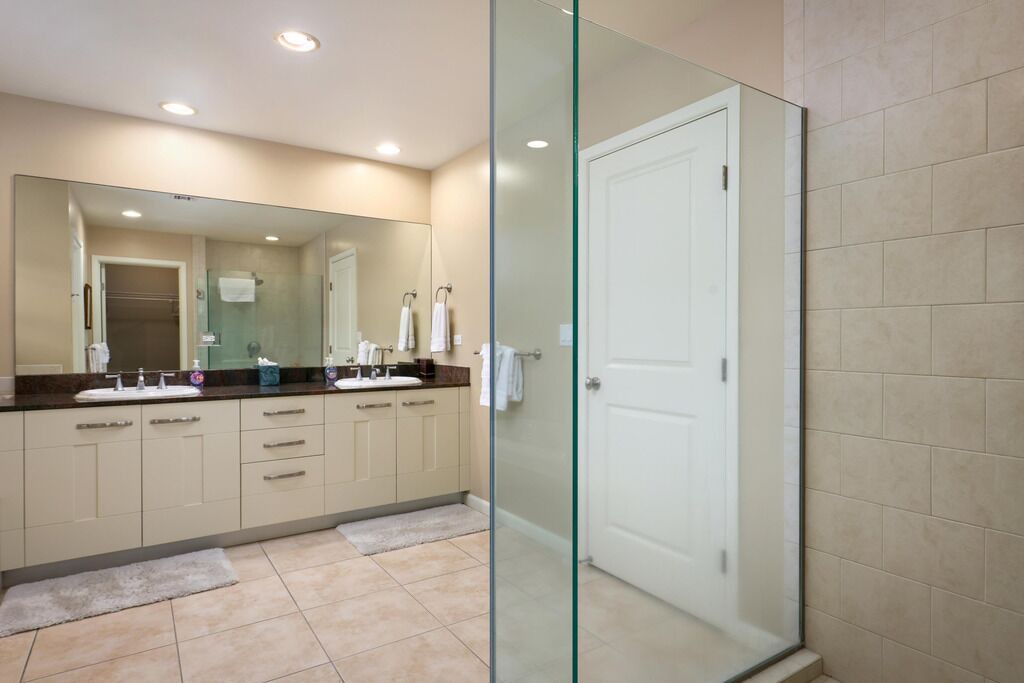 Photo of Bathroom in Kahaluu-Keauhou