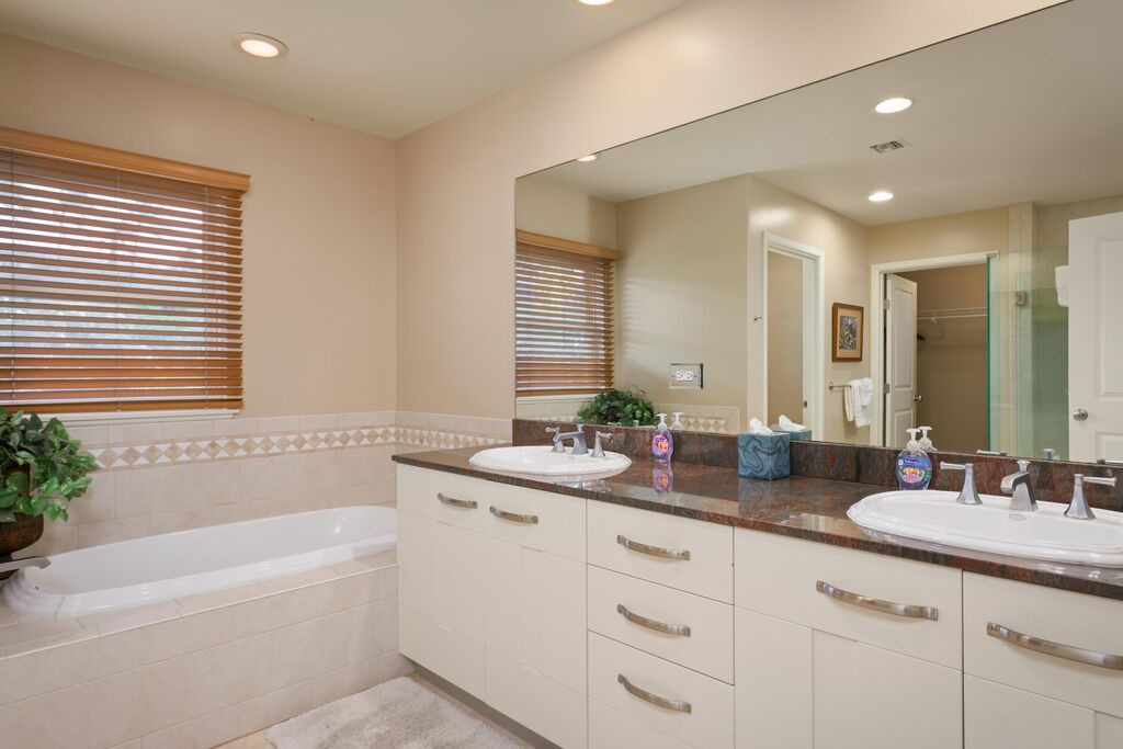 Photo of Bathroom in Kahaluu-Keauhou