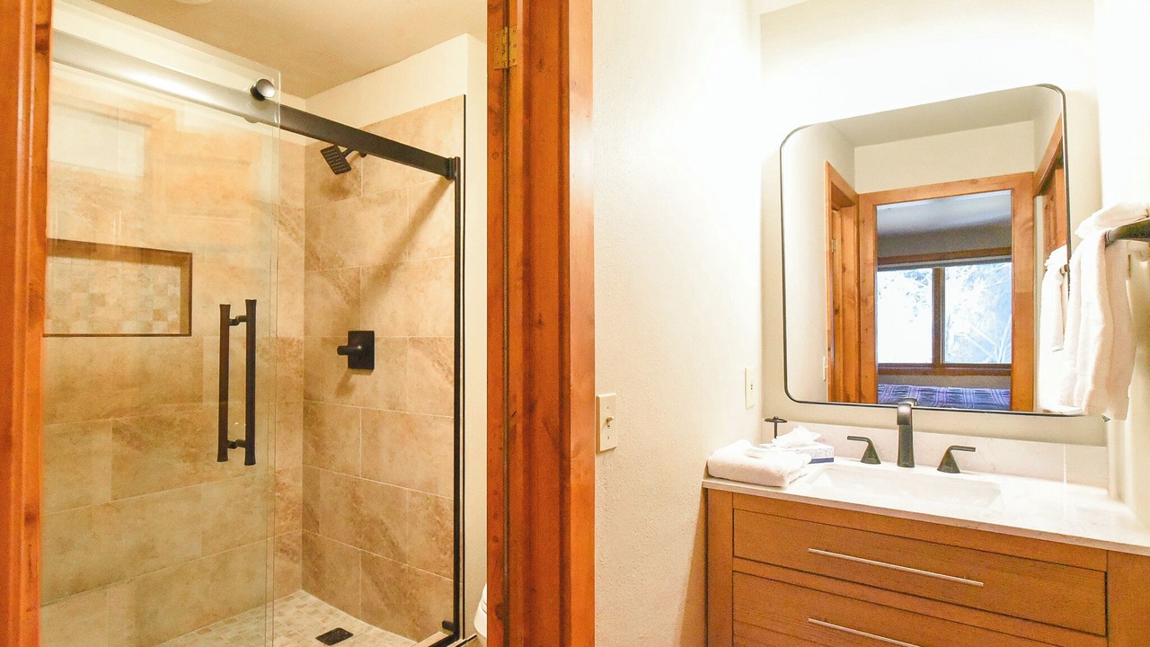 Photo of Bathroom in Four O'Clock